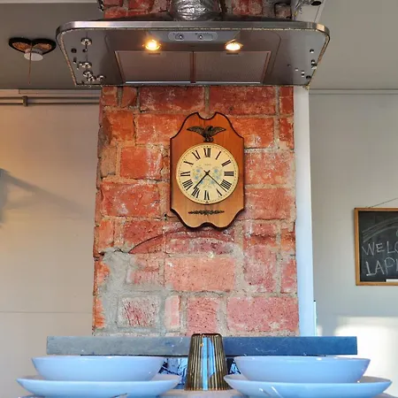 Arctic Retro Luxe - Center One Bedroom *