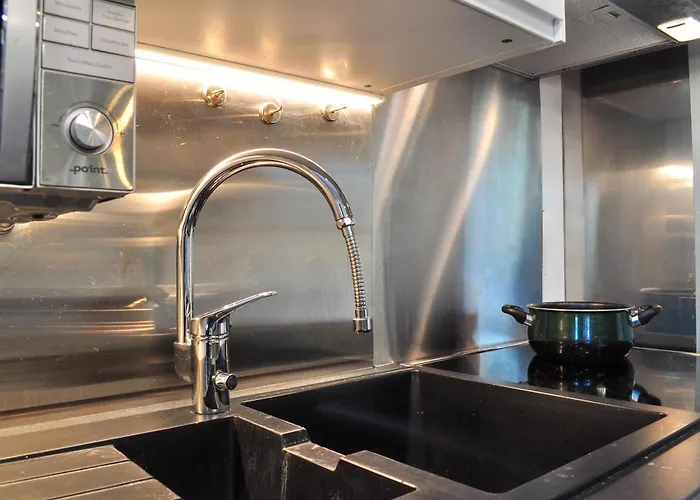 Arctic Retro Luxe - Center One Bedroom