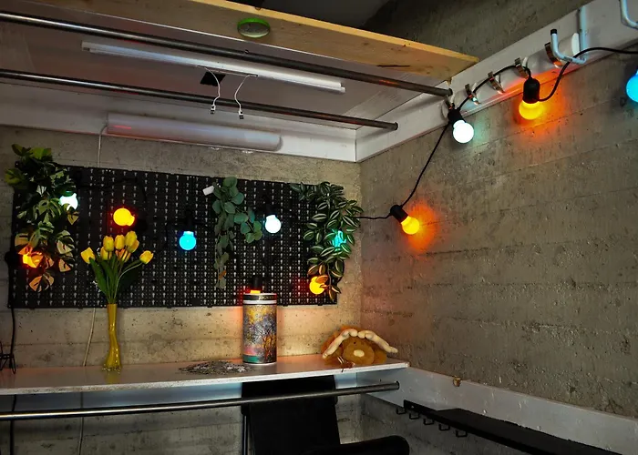 Arctic Retro Luxe - Center One Bedroom