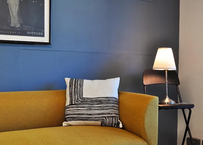 Arctic Retro Luxe - Center One Bedroom